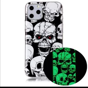 iPhone 11 Pro Max Skull Glow in the Dark